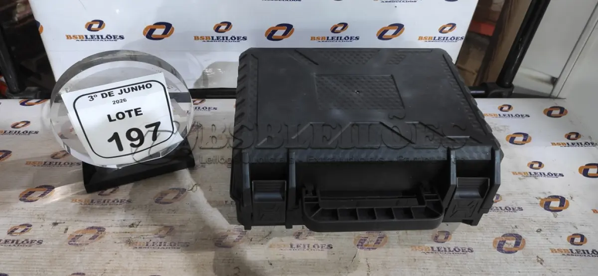 LOTE 197 - 01 CHAVE DE IMPACTO A BATERIA 48V COM CARREGADOR, JOGO DE SEQUQTE E CASE MARCA DAOYEE. (NO ESTADO) ATENÇÃO! FAZER A VISITAÇÃO ANTES DE ARREMATAR, NÃO SABEMOS SE FUNCIONA, LEILÃO NÃO TEM GARANTIA E NEM DEVOLUÇÃO, SUJEITO A POSSÍVEIS AVARIAS VISÍVEIS/OCULTAS E/OU AUSÊNCIA DE COMPONENTES.