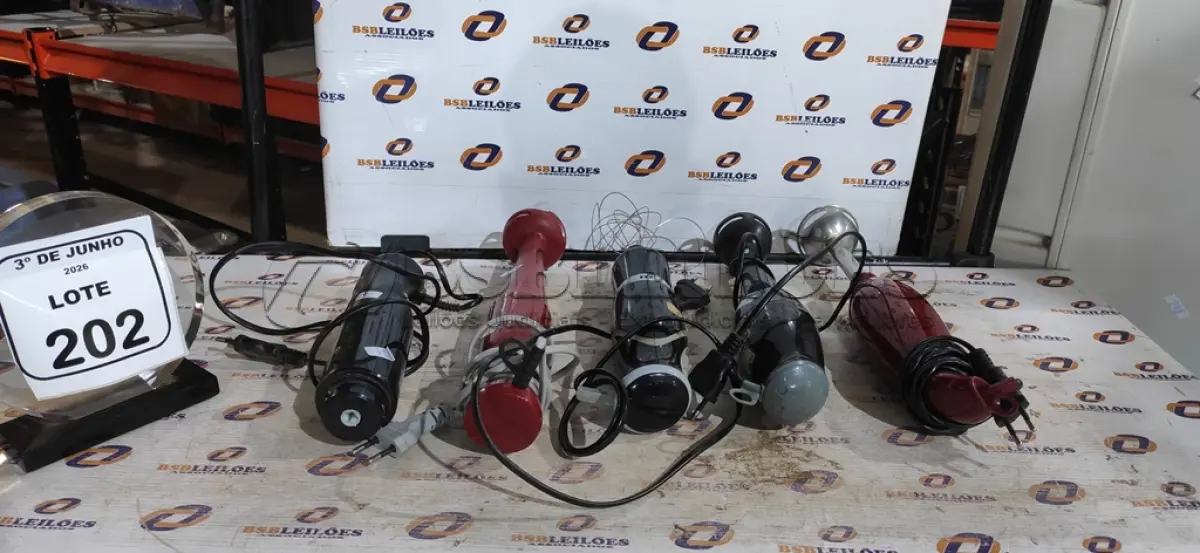 LOTE 202 - 04 MIXERS DE MARCAS E MODELOS DIVERSOS. (NO ESTADO) ATENÇÃO! FAZER A VISITAÇÃO ANTES DE ARREMATAR, NÃO SABEMOS SE FUNCIONA, LEILÃO NÃO TEM GARANTIA E NEM DEVOLUÇÃO, SUJEITO A POSSÍVEIS AVARIAS VISÍVEIS/OCULTAS E/OU AUSÊNCIA DE COMPONENTES.