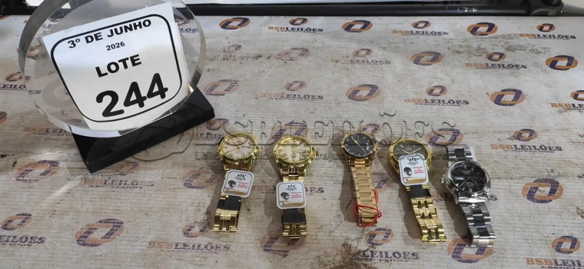 LOTE 244 - 05 RELÓGIOS DE PULSO. (NO ESTADO) ATENÇÃO! FAZER A VISITAÇÃO ANTES DE ARREMATAR, NÃO SABEMOS SE FUNCIONA, LEILÃO NÃO TEM GARANTIA E NEM DEVOLUÇÃO, SUJEITO A POSSÍVEIS AVARIAS VISÍVEIS/OCULTAS E/OU AUSÊNCIA DE COMPONENTES.