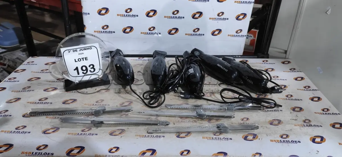 LOTE 193 - 05 FACAS ELÉTRICAS MARCA MONDIAL. (NO ESTADO) ATENÇÃO! FAZER A VISITAÇÃO ANTES DE ARREMATAR, NÃO SABEMOS SE FUNCIONA, LEILÃO NÃO TEM GARANTIA E NEM DEVOLUÇÃO, SUJEITO A POSSÍVEIS AVARIAS VISÍVEIS/OCULTAS E/OU AUSÊNCIA DE COMPONENTES.