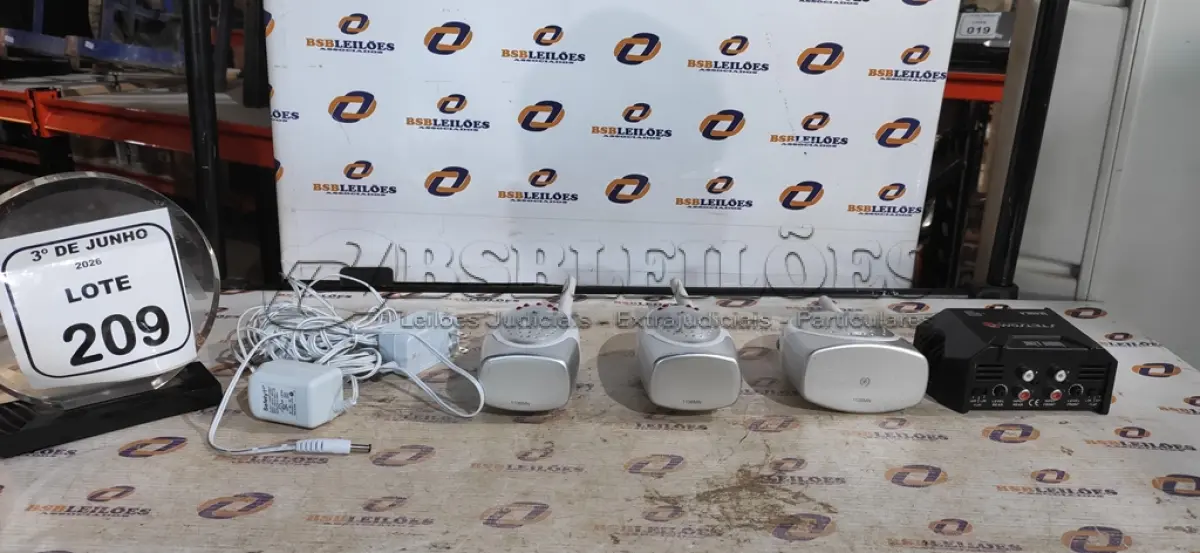 LOTE 209 - 01 BABÁ ELETRÔNICA MARCA SAFETY E 01 AMPLIFICADOR DIGITAL MODELO IRON LINE IR 400.4 MARCA STETSOM. (NO ESTADO) ATENÇÃO! FAZER A VISITAÇÃO ANTES DE ARREMATAR, NÃO SABEMOS SE FUNCIONA, LEILÃO NÃO TEM GARANTIA E NEM DEVOLUÇÃO, SUJEITO A POSSÍVEIS AVARIAS VISÍVEIS/OCULTAS E/OU AUSÊNCIA DE COMPONENTES.