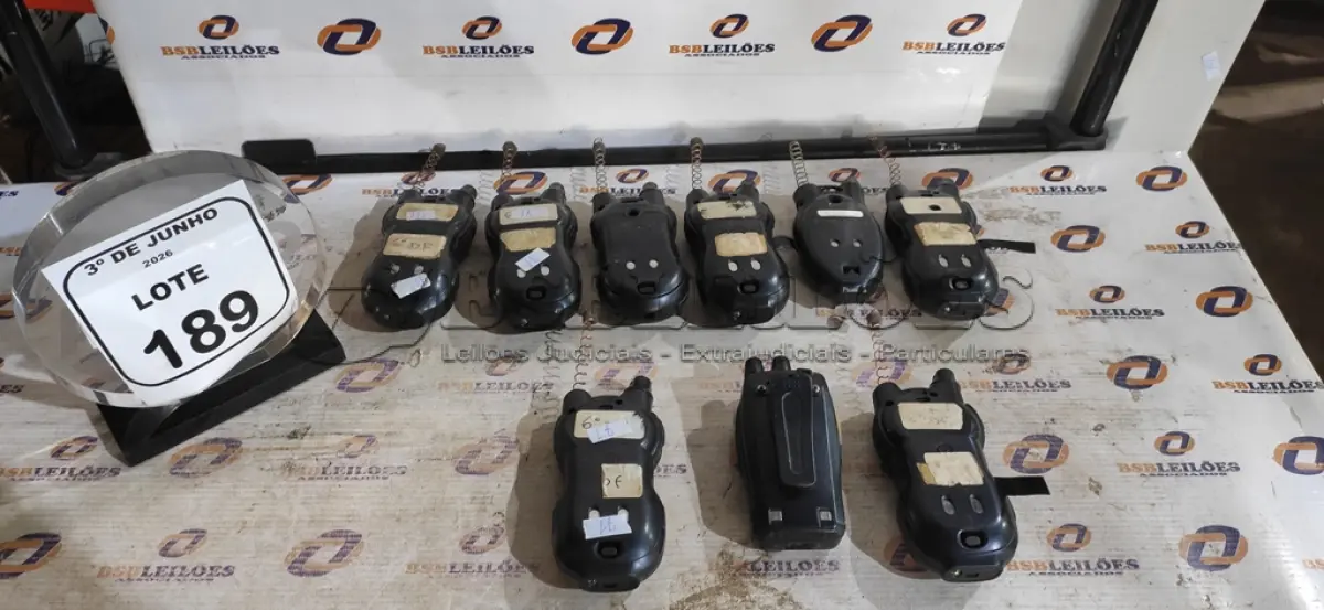 LOTE 189 - 09 RÁDIOS COMUNICADORES DE MARCAS E MODELOS DIVERSOS. (NO ESTADO) ATENÇÃO! FAZER A VISITAÇÃO ANTES DE ARREMATAR, NÃO SABEMOS SE FUNCIONA, LEILÃO NÃO TEM GARANTIA E NEM DEVOLUÇÃO, SUJEITO A POSSÍVEIS AVARIAS VISÍVEIS/OCULTAS E/OU AUSÊNCIA DE COMPONENTES.