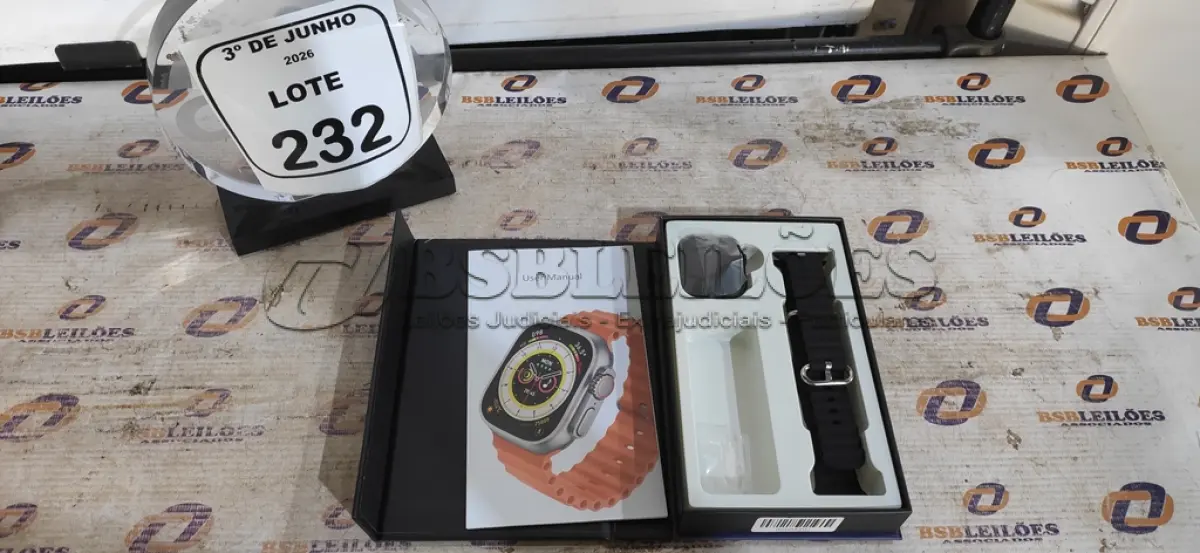 LOTE 232 - 01 SMART WATCH MODELO BE8 ULTRA MINI MARCA BENEDO. (NO ESTADO) ATENÇÃO! FAZER A VISITAÇÃO ANTES DE ARREMATAR, NÃO SABEMOS SE FUNCIONA, LEILÃO NÃO TEM GARANTIA E NEM DEVOLUÇÃO, SUJEITO A POSSÍVEIS AVARIAS VISÍVEIS/OCULTAS E/OU AUSÊNCIA DE COMPONENTES.