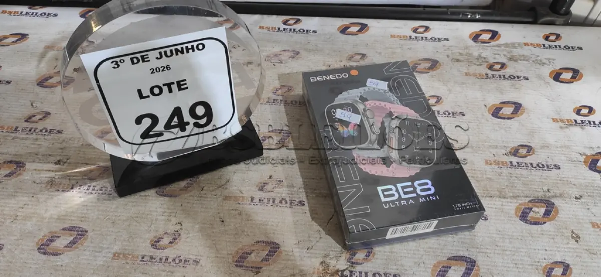 LOTE 249 - 01 SMART WATCH MODELO BE8 ULTRA MINI MARCA BENEDO. (NO ESTADO) ATENÇÃO! FAZER A VISITAÇÃO ANTES DE ARREMATAR, NÃO SABEMOS SE FUNCIONA, LEILÃO NÃO TEM GARANTIA E NEM DEVOLUÇÃO, SUJEITO A POSSÍVEIS AVARIAS VISÍVEIS/OCULTAS E/OU AUSÊNCIA DE COMPONENTES.