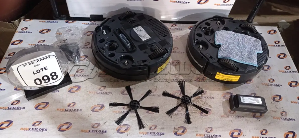 LOTE 098 - 02 ASPIRADORES DE PÓ ROBÔ. (NO ESTADO) ATENÇÃO! FAZER A VISITAÇÃO ANTES DE ARREMATAR, NÃO SABEMOS SE FUNCIONA, LEILÃO NÃO TEM GARANTIA E NEM DEVOLUÇÃO, SUJEITO A POSSÍVEIS AVARIAS VISÍVEIS/OCULTAS E/OU AUSÊNCIA DE COMPONENTES.