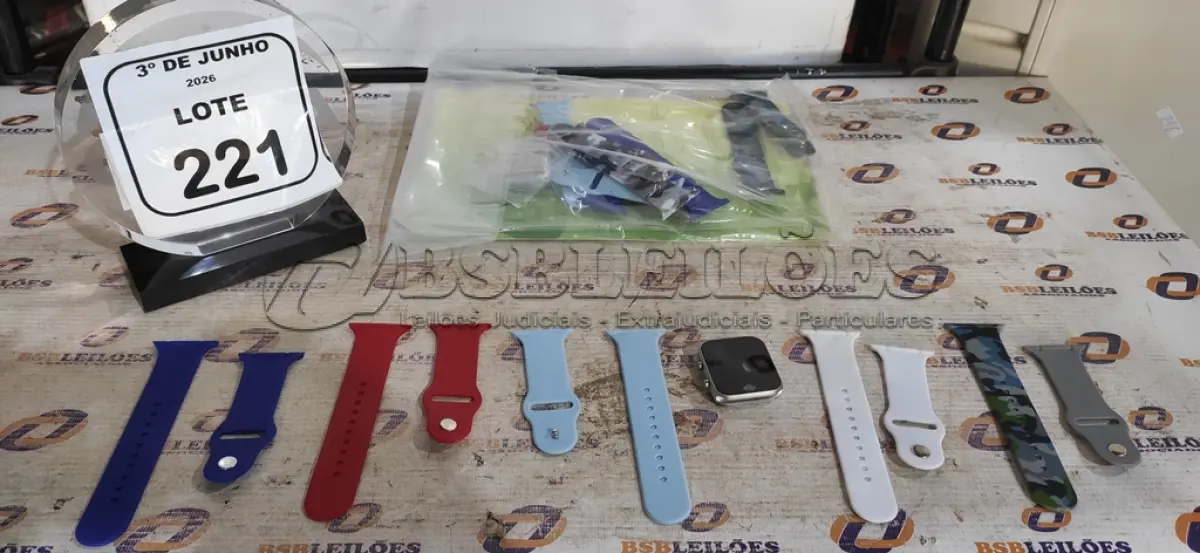 LOTE 221 - 02 RELÓGIOS INTELIGENTES COM 05 PULSEIRAS. (NO ESTADO) ATENÇÃO! FAZER A VISITAÇÃO ANTES DE ARREMATAR, NÃO SABEMOS SE FUNCIONA, LEILÃO NÃO TEM GARANTIA E NEM DEVOLUÇÃO, SUJEITO A POSSÍVEIS AVARIAS VISÍVEIS/OCULTAS E/OU AUSÊNCIA DE COMPONENTES.
