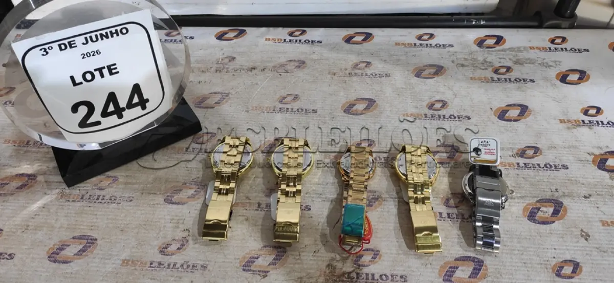 LOTE 244 - 05 RELÓGIOS DE PULSO. (NO ESTADO) ATENÇÃO! FAZER A VISITAÇÃO ANTES DE ARREMATAR, NÃO SABEMOS SE FUNCIONA, LEILÃO NÃO TEM GARANTIA E NEM DEVOLUÇÃO, SUJEITO A POSSÍVEIS AVARIAS VISÍVEIS/OCULTAS E/OU AUSÊNCIA DE COMPONENTES.