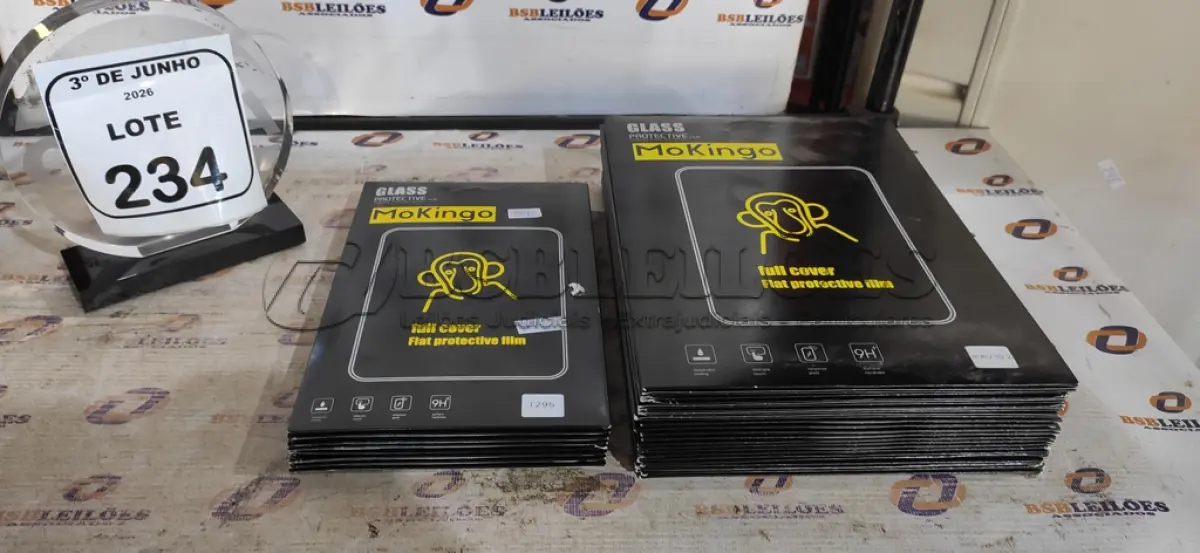 LOTE 234 - 30 PELÍCULAS DE PROTEÇÃO PARA TABLETS E IPAD. (NO ESTADO) ATENÇÃO! FAZER A VISITAÇÃO ANTES DE ARREMATAR, NÃO SABEMOS SE FUNCIONA, LEILÃO NÃO TEM GARANTIA E NEM DEVOLUÇÃO, SUJEITO A POSSÍVEIS AVARIAS VISÍVEIS/OCULTAS E/OU AUSÊNCIA DE COMPONENTES.