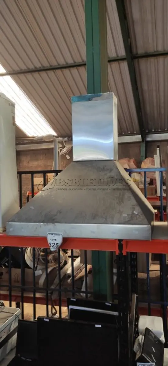 LOTE 325 - 01 COIFA EM INOX. (NO ESTADO) ATENÇÃO! FAZER A VISITAÇÃO ANTES DE ARREMATAR, NÃO SABEMOS SE FUNCIONA, LEILÃO NÃO TEM GARANTIA E NEM DEVOLUÇÃO, SUJEITO A POSSÍVEIS AVARIAS VISÍVEIS/OCULTAS E/OU AUSÊNCIA DE COMPONENTES.