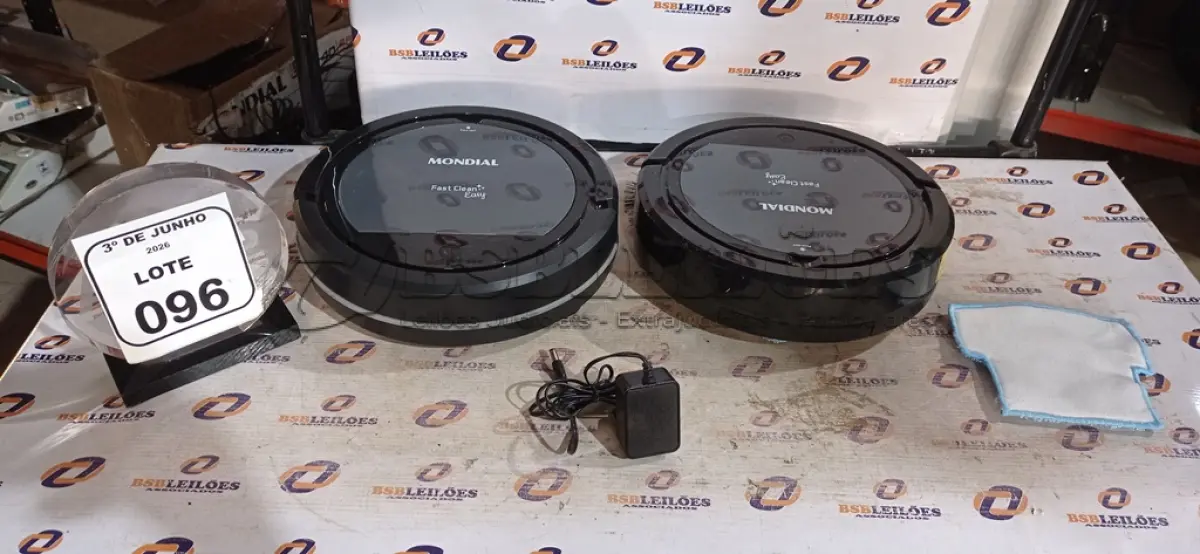 LOTE 096 - 02 ASPIRADORES DE PÓ ROBÔ. (NO ESTADO) ATENÇÃO! FAZER A VISITAÇÃO ANTES DE ARREMATAR, NÃO SABEMOS SE FUNCIONA, LEILÃO NÃO TEM GARANTIA E NEM DEVOLUÇÃO, SUJEITO A POSSÍVEIS AVARIAS VISÍVEIS/OCULTAS E/OU AUSÊNCIA DE COMPONENTES.
