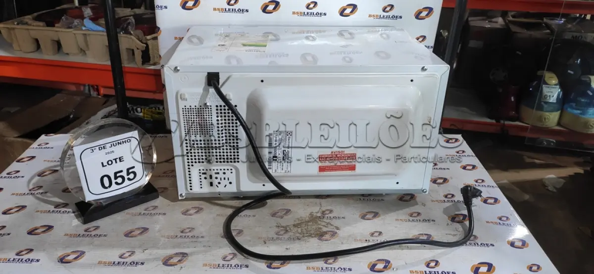 LOTE 055 - 01 MICRO-ONDAS MODELO MT030 127V MARCA ELECTROLUX COM PRATO. (NO ESTADO) ATENÇÃO! FAZER A VISITAÇÃO ANTES DE ARREMATAR, NÃO SABEMOS SE FUNCIONA, LEILÃO NÃO TEM GARANTIA E NEM DEVOLUÇÃO, SUJEITO A POSSÍVEIS AVARIAS VISÍVEIS/OCULTAS E/OU AUSÊNCIA DE COMPONENTES.