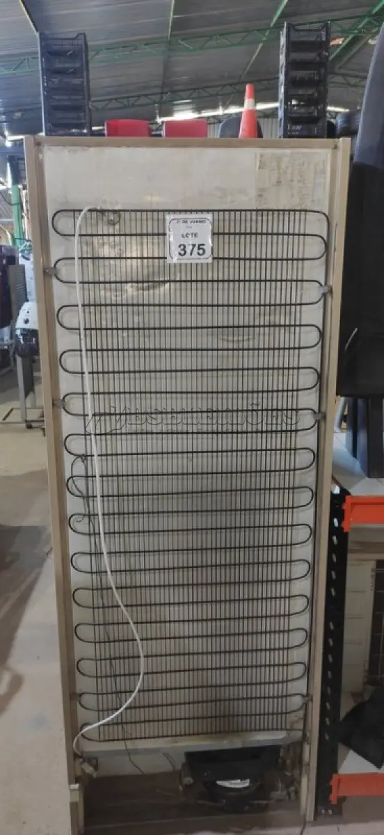 LOTE 375 - 01 GELADEIRA 460L 220V MARCA CONTINENTAL. (NO ESTADO) ATENÇÃO! FAZER A VISITAÇÃO ANTES DE ARREMATAR, NÃO SABEMOS SE FUNCIONA, LEILÃO NÃO TEM GARANTIA E NEM DEVOLUÇÃO, SUJEITO A POSSÍVEIS AVARIAS VISÍVEIS/OCULTAS E/OU AUSÊNCIA DE COMPONENTES.