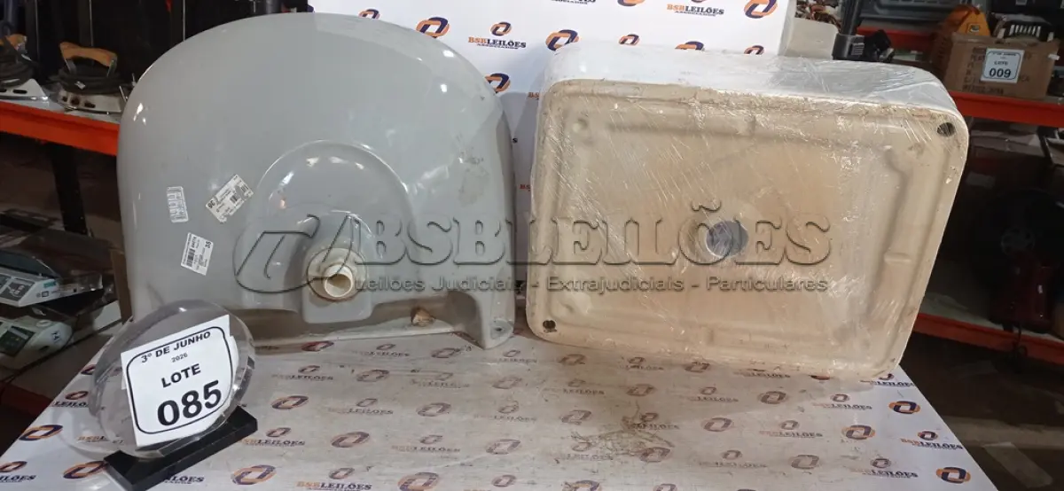 LOTE 085 - 02 CUBAS PIA LOUÇA. (NO ESTADO) ATENÇÃO! FAZER A VISITAÇÃO ANTES DE ARREMATAR, NÃO SABEMOS SE FUNCIONA, LEILÃO NÃO TEM GARANTIA E NEM DEVOLUÇÃO, SUJEITO A POSSÍVEIS AVARIAS VISÍVEIS/OCULTAS E/OU AUSÊNCIA DE COMPONENTES.