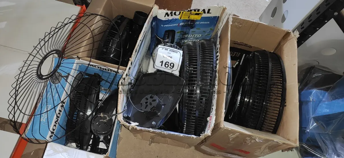 LOTE 169 - 04 VENTILADORES DESMONTADOS MODELOS DIVERSOS MARCA MONDIAL. (NO ESTADO) ATENÇÃO! FAZER A VISITAÇÃO ANTES DE ARREMATAR, NÃO SABEMOS SE FUNCIONA, LEILÃO NÃO TEM GARANTIA E NEM DEVOLUÇÃO, SUJEITO A POSSÍVEIS AVARIAS VISÍVEIS/OCULTAS E/OU AUSÊNCIA DE COMPONENTES.