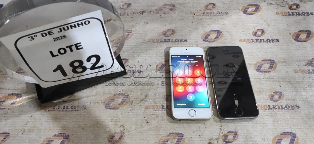 LOTE 182 - 02 IPHONES MODELOS ANTIGOS PARA RETIRADA DE PEÇAS. (NO ESTADO) ATENÇÃO! FAZER A VISITAÇÃO ANTES DE ARREMATAR, NÃO SABEMOS SE FUNCIONA, LEILÃO NÃO TEM GARANTIA E NEM DEVOLUÇÃO, SUJEITO A POSSÍVEIS AVARIAS VISÍVEIS/OCULTAS E/OU AUSÊNCIA DE COMPONENTES.