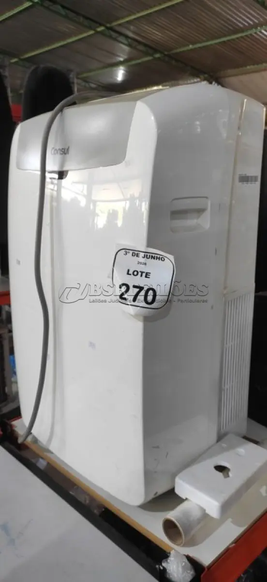 LOTE 270 - 01 AR CONDICIONADO PORTATIL 12000 BTU/H MARCA CONSUL. (NO ESTADO) ATENÇÃO! FAZER A VISITAÇÃO ANTES DE ARREMATAR, NÃO SABEMOS SE FUNCIONA, LEILÃO NÃO TEM GARANTIA E NEM DEVOLUÇÃO, SUJEITO A POSSÍVEIS AVARIAS VISÍVEIS/OCULTAS E/OU AUSÊNCIA DE COMPONENTES.