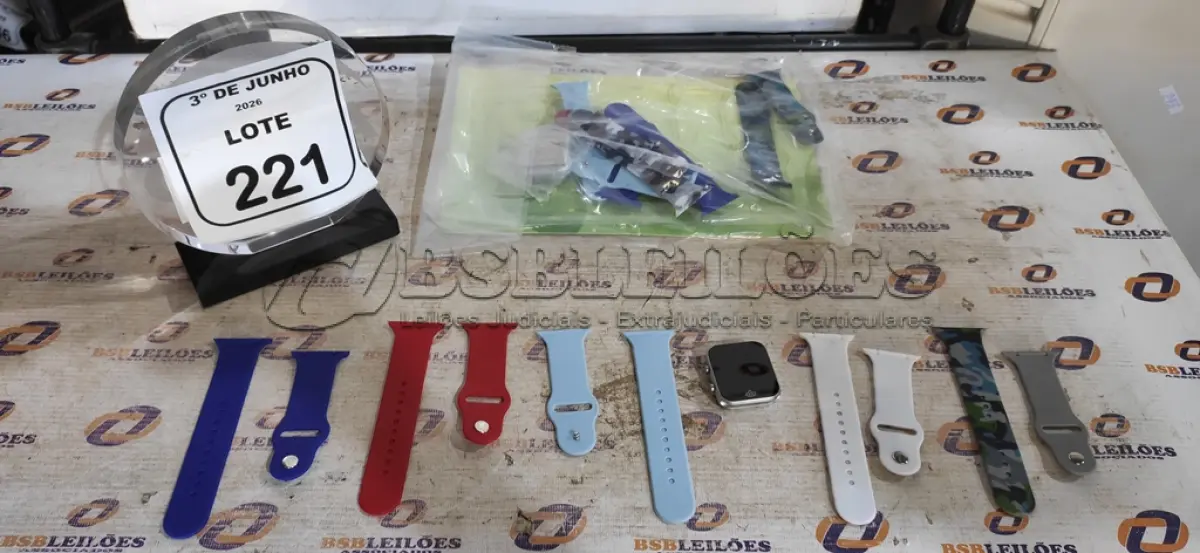 LOTE 221 - 02 RELÓGIOS INTELIGENTES COM 05 PULSEIRAS. (NO ESTADO) ATENÇÃO! FAZER A VISITAÇÃO ANTES DE ARREMATAR, NÃO SABEMOS SE FUNCIONA, LEILÃO NÃO TEM GARANTIA E NEM DEVOLUÇÃO, SUJEITO A POSSÍVEIS AVARIAS VISÍVEIS/OCULTAS E/OU AUSÊNCIA DE COMPONENTES.