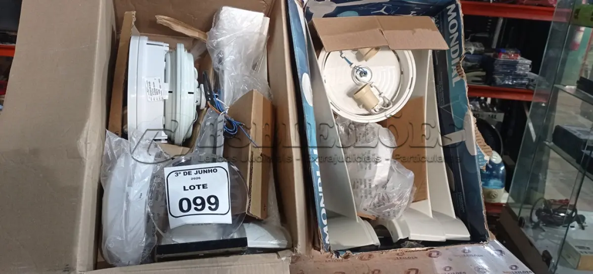 LOTE 099 - 02 VENTILADORES DE TETO. (NO ESTADO) ATENÇÃO! FAZER A VISITAÇÃO ANTES DE ARREMATAR, NÃO SABEMOS SE FUNCIONA, LEILÃO NÃO TEM GARANTIA E NEM DEVOLUÇÃO, SUJEITO A POSSÍVEIS AVARIAS VISÍVEIS/OCULTAS E/OU AUSÊNCIA DE COMPONENTES.