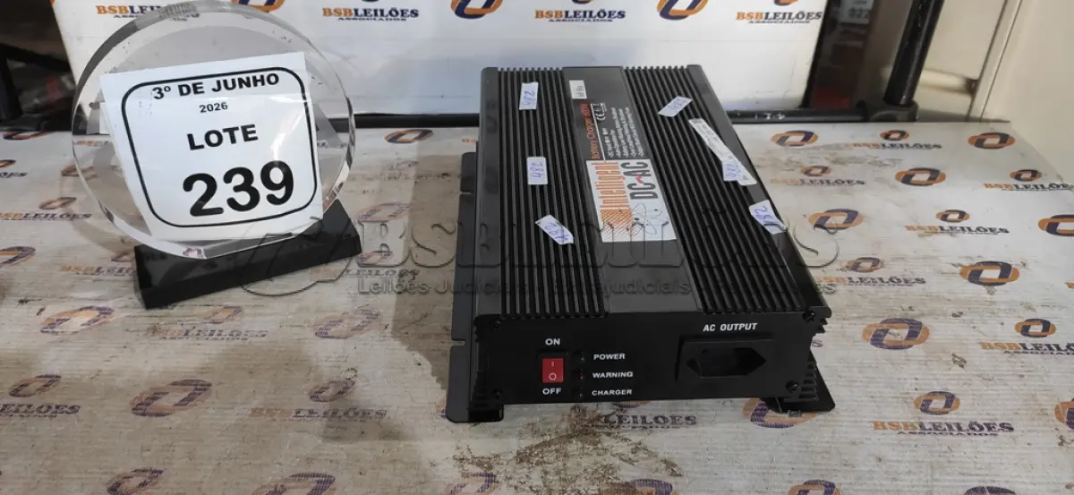 LOTE 239 - 01 INVERSOR E CARREGADOR DE BATERIA DC-AC 600W MARCA INTELLIGENT. (NO ESTADO) ATENÇÃO! FAZER A VISITAÇÃO ANTES DE ARREMATAR, NÃO SABEMOS SE FUNCIONA, LEILÃO NÃO TEM GARANTIA E NEM DEVOLUÇÃO, SUJEITO A POSSÍVEIS AVARIAS VISÍVEIS/OCULTAS E/OU AUSÊNCIA DE COMPONENTES.