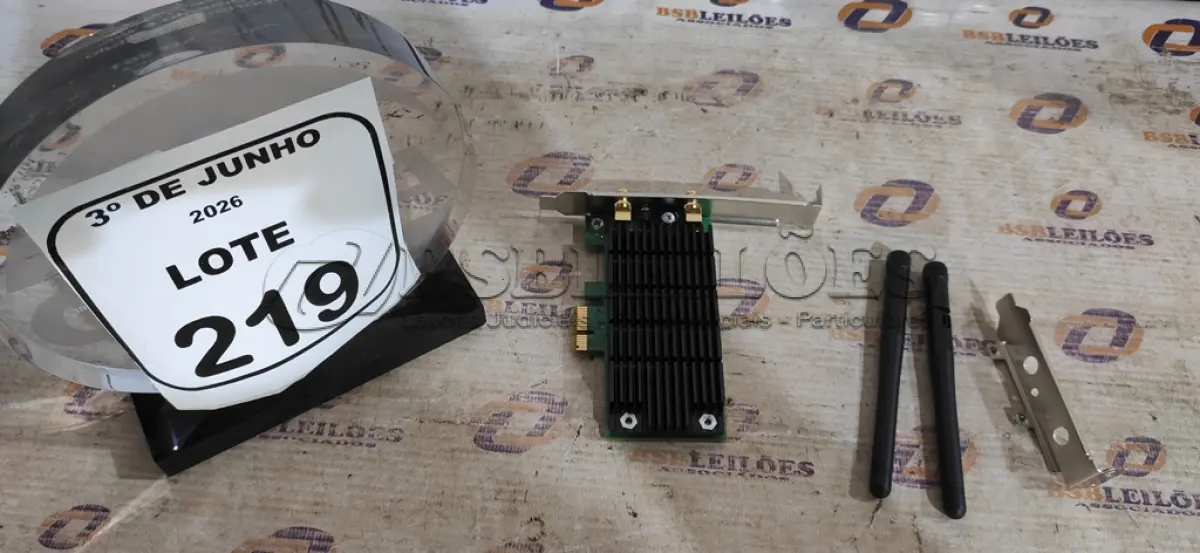 LOTE 219 - 01 ROTEADOR MODELO AC1200 MARCA TD-LINK. (NO ESTADO) ATENÇÃO! FAZER A VISITAÇÃO ANTES DE ARREMATAR, NÃO SABEMOS SE FUNCIONA, LEILÃO NÃO TEM GARANTIA E NEM DEVOLUÇÃO, SUJEITO A POSSÍVEIS AVARIAS VISÍVEIS/OCULTAS E/OU AUSÊNCIA DE COMPONENTES.