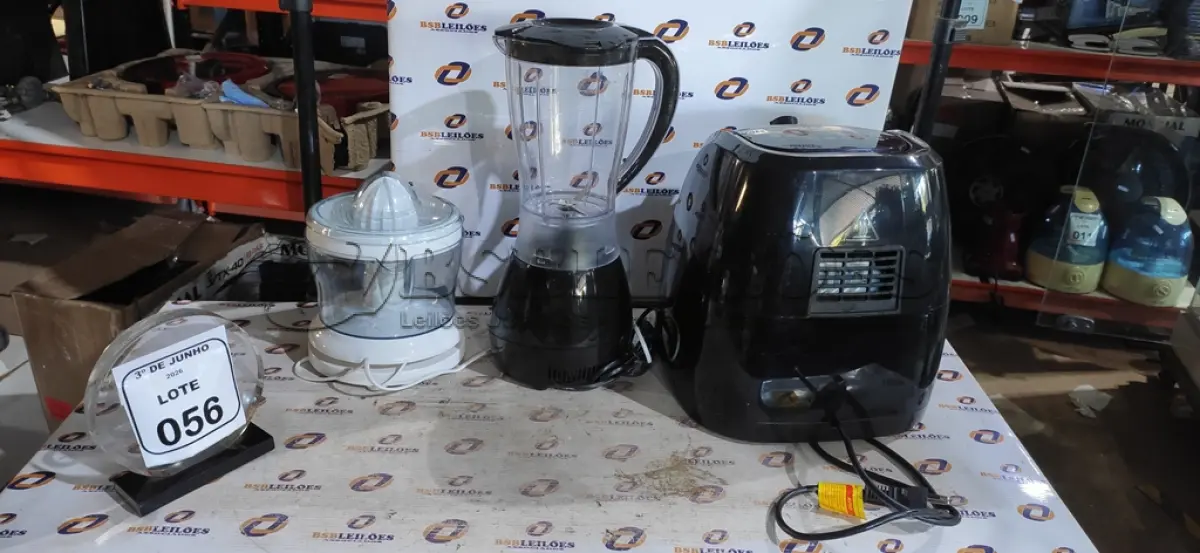 LOTE 056 - 01 AIR FRYER 4L 220V MARCA MONDIAL, 01 ESPREMEDOR DE FRUTAS MODELO TURBO CITRUS MARCA MONDIAL E 01 LIQUIDIFICADOR MODELO POWER BLACK 550W 220V MARCA MONDIAL. (NO ESTADO) ATENÇÃO! FAZER A VISITAÇÃO ANTES DE ARREMATAR, NÃO SABEMOS SE FUNCIONA, LEILÃO NÃO TEM GARANTIA E NEM DEVOLUÇÃO, SUJEITO A POSSÍVEIS AVARIAS VISÍVEIS/OCULTAS E/OU AUSÊNCIA DE COMPONENTES.