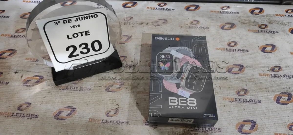 LOTE 230 - 01 SMART WATCH MODELO BE8 ULTRA MINI MARCA BENEDO. (NO ESTADO) ATENÇÃO! FAZER A VISITAÇÃO ANTES DE ARREMATAR, NÃO SABEMOS SE FUNCIONA, LEILÃO NÃO TEM GARANTIA E NEM DEVOLUÇÃO, SUJEITO A POSSÍVEIS AVARIAS VISÍVEIS/OCULTAS E/OU AUSÊNCIA DE COMPONENTES.