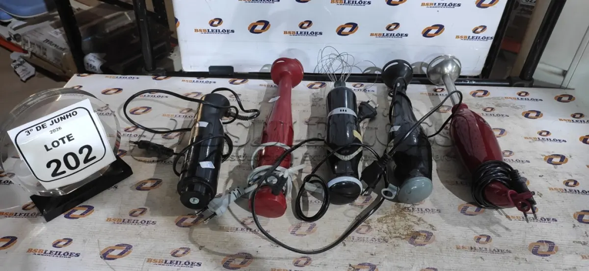 LOTE 202 - 04 MIXERS DE MARCAS E MODELOS DIVERSOS. (NO ESTADO) ATENÇÃO! FAZER A VISITAÇÃO ANTES DE ARREMATAR, NÃO SABEMOS SE FUNCIONA, LEILÃO NÃO TEM GARANTIA E NEM DEVOLUÇÃO, SUJEITO A POSSÍVEIS AVARIAS VISÍVEIS/OCULTAS E/OU AUSÊNCIA DE COMPONENTES.