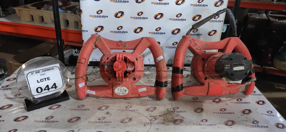 LOTE 044 - 02 MISTURADORES ELÉTRICOS INCOMPLETOS. (NO ESTADO) ATENÇÃO! FAZER A VISITAÇÃO ANTES DE ARREMATAR, NÃO SABEMOS SE FUNCIONA, LEILÃO NÃO TEM GARANTIA E NEM DEVOLUÇÃO, SUJEITO A POSSÍVEIS AVARIAS VISÍVEIS/OCULTAS E/OU AUSÊNCIA DE COMPONENTES.