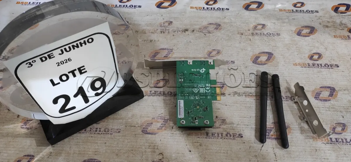 LOTE 219 - 01 ROTEADOR MODELO AC1200 MARCA TD-LINK. (NO ESTADO) ATENÇÃO! FAZER A VISITAÇÃO ANTES DE ARREMATAR, NÃO SABEMOS SE FUNCIONA, LEILÃO NÃO TEM GARANTIA E NEM DEVOLUÇÃO, SUJEITO A POSSÍVEIS AVARIAS VISÍVEIS/OCULTAS E/OU AUSÊNCIA DE COMPONENTES.