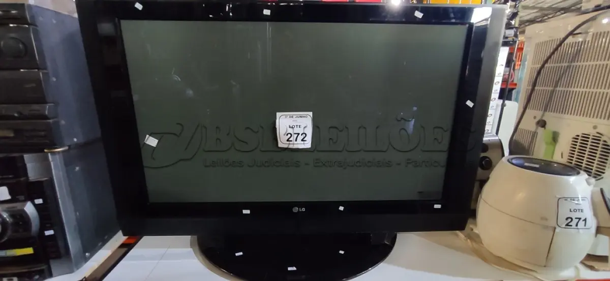 LOTE 272 - 01 TV 42’’ MARCA LG PARA RETIRADA DE PEÇAS. (NO ESTADO) ATENÇÃO! FAZER A VISITAÇÃO ANTES DE ARREMATAR, NÃO SABEMOS SE FUNCIONA, LEILÃO NÃO TEM GARANTIA E NEM DEVOLUÇÃO, SUJEITO A POSSÍVEIS AVARIAS VISÍVEIS/OCULTAS E/OU AUSÊNCIA DE COMPONENTES.