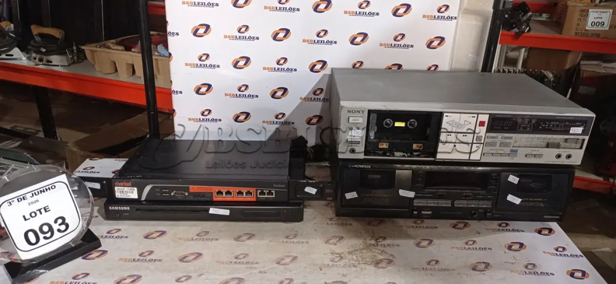 LOTE 093 - 01 DUBLE CASSETE DECK MARCA PIONEER, 01 CASSETE DECK MODELO TC-FX510R, 01 ACELERADOR DE APLICAÇÕES WAN STEELHEAD MARCA RIVERBED E 01 APARELHO DE DVD MARCA SAMSUNG. (NO ESTADO) ATENÇÃO! FAZER A VISITAÇÃO ANTES DE ARREMATAR, NÃO SABEMOS SE FUNCIONA, LEILÃO NÃO TEM GARANTIA E NEM DEVOLUÇÃO, SUJEITO A POSSÍVEIS AVARIAS VISÍVEIS/OCULTAS E/OU AUSÊNCIA DE COMPONENTES.