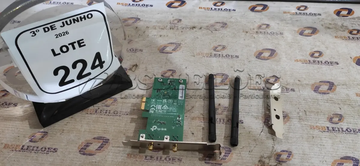 LOTE 224 - 01 ROTEADOR MODELO AC1200 MARCA TP-LINK. (NO ESTADO) ATENÇÃO! FAZER A VISITAÇÃO ANTES DE ARREMATAR, NÃO SABEMOS SE FUNCIONA, LEILÃO NÃO TEM GARANTIA E NEM DEVOLUÇÃO, SUJEITO A POSSÍVEIS AVARIAS VISÍVEIS/OCULTAS E/OU AUSÊNCIA DE COMPONENTES.