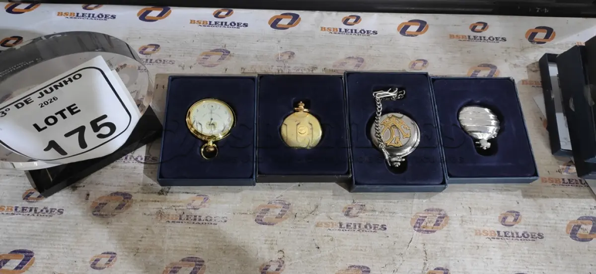 LOTE 175 - 04 RELÓGIOS DE BOLSO DE MARCAS E MODELOS DIVERSOS. (NO ESTADO) ATENÇÃO! FAZER A VISITAÇÃO ANTES DE ARREMATAR, NÃO SABEMOS SE FUNCIONA, LEILÃO NÃO TEM GARANTIA E NEM DEVOLUÇÃO, SUJEITO A POSSÍVEIS AVARIAS VISÍVEIS/OCULTAS E/OU AUSÊNCIA DE COMPONENTES.
