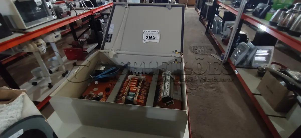 LOTE 295 - 01 MÓDULO DE BALANÇA MARCA TOLEDO. (NO ESTADO) ATENÇÃO! FAZER A VISITAÇÃO ANTES DE ARREMATAR, NÃO SABEMOS SE FUNCIONA, LEILÃO NÃO TEM GARANTIA E NEM DEVOLUÇÃO, SUJEITO A POSSÍVEIS AVARIAS VISÍVEIS/OCULTAS E/OU AUSÊNCIA DE COMPONENTES.