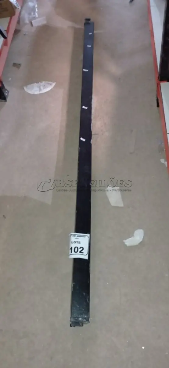 LOTE 102 - 01 TELA DE PROJEÇÃO RETRÁTIL. (NO ESTADO) ATENÇÃO! FAZER A VISITAÇÃO ANTES DE ARREMATAR, NÃO SABEMOS SE FUNCIONA, LEILÃO NÃO TEM GARANTIA E NEM DEVOLUÇÃO, SUJEITO A POSSÍVEIS AVARIAS VISÍVEIS/OCULTAS E/OU AUSÊNCIA DE COMPONENTES.