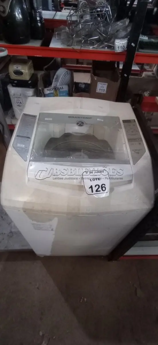 LOTE 126 - 01 MÁQUINA DE LAVAR 220V 7KG MARCA BRASTEMP. (NO ESTADO) ATENÇÃO! FAZER A VISITAÇÃO ANTES DE ARREMATAR, NÃO SABEMOS SE FUNCIONA, LEILÃO NÃO TEM GARANTIA E NEM DEVOLUÇÃO, SUJEITO A POSSÍVEIS AVARIAS VISÍVEIS/OCULTAS E/OU AUSÊNCIA DE COMPONENTES.