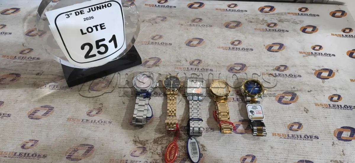 LOTE 251 - 05 RELÓGIOS DE PULSO. (NO ESTADO) ATENÇÃO! FAZER A VISITAÇÃO ANTES DE ARREMATAR, NÃO SABEMOS SE FUNCIONA, LEILÃO NÃO TEM GARANTIA E NEM DEVOLUÇÃO, SUJEITO A POSSÍVEIS AVARIAS VISÍVEIS/OCULTAS E/OU AUSÊNCIA DE COMPONENTES.