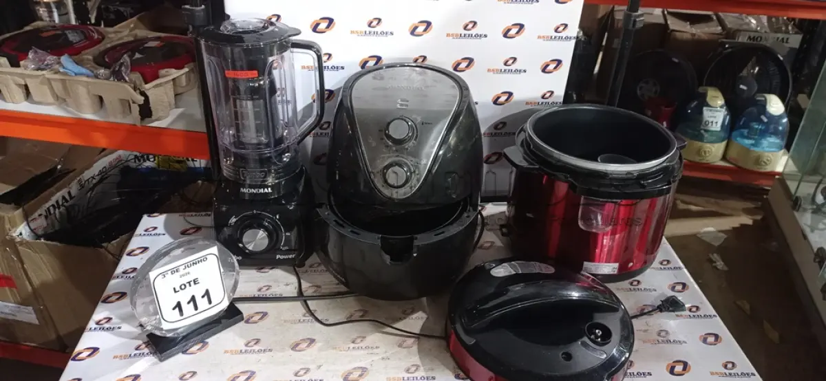 LOTE 111 - 01 PANELA ELÉTRICA 220V, 01 LIQUIDIFICADOR 220V E 01 AIR FRYER 220V MARCA MONDIAL. (NO ESTADO) ATENÇÃO! FAZER A VISITAÇÃO ANTES DE ARREMATAR, NÃO SABEMOS SE FUNCIONA, LEILÃO NÃO TEM GARANTIA E NEM DEVOLUÇÃO, SUJEITO A POSSÍVEIS AVARIAS VISÍVEIS/OCULTAS E/OU AUSÊNCIA DE COMPONENTES.