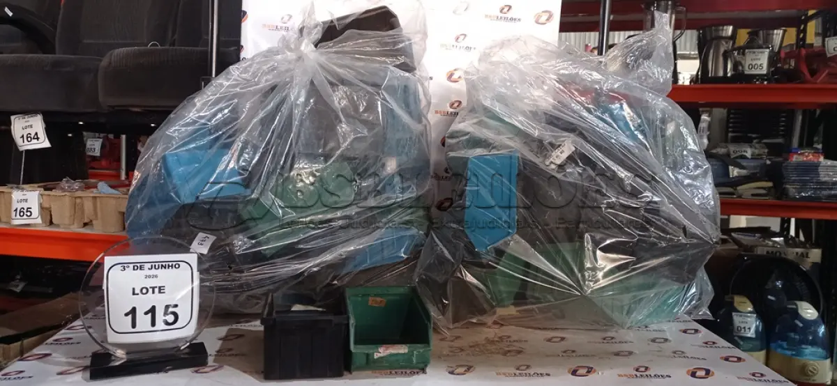 LOTE 115 - 01 LOTE COM GRANDE QUANTIDADE DE CAIXAS DE PLÁSTICO ORGANIZADORAS DE PARAFUSOS. (NO ESTADO) ATENÇÃO! FAZER A VISITAÇÃO ANTES DE ARREMATAR, NÃO SABEMOS SE FUNCIONA, LEILÃO NÃO TEM GARANTIA E NEM DEVOLUÇÃO, SUJEITO A POSSÍVEIS AVARIAS VISÍVEIS/OCULTAS E/OU AUSÊNCIA DE COMPONENTES.