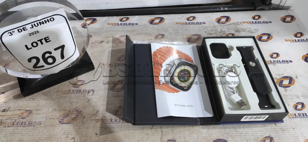 LOTE 267 - 01 SMART WATCH MODELO BE8 ULTRA MINI MARCA BENEDO. (NO ESTADO) ATENÇÃO! FAZER A VISITAÇÃO ANTES DE ARREMATAR, NÃO SABEMOS SE FUNCIONA, LEILÃO NÃO TEM GARANTIA E NEM DEVOLUÇÃO, SUJEITO A POSSÍVEIS AVARIAS VISÍVEIS/OCULTAS E/OU AUSÊNCIA DE COMPONENTES.