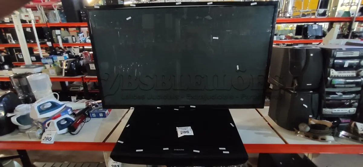 LOTE 286 - 02 TVS DE 32’’ E 60’’ MARCA SAMSUNG PARA RETIRADA DE PEÇAS. (NO ESTADO) ATENÇÃO! FAZER A VISITAÇÃO ANTES DE ARREMATAR, NÃO SABEMOS SE FUNCIONA, LEILÃO NÃO TEM GARANTIA E NEM DEVOLUÇÃO, SUJEITO A POSSÍVEIS AVARIAS VISÍVEIS/OCULTAS E/OU AUSÊNCIA DE COMPONENTES.
