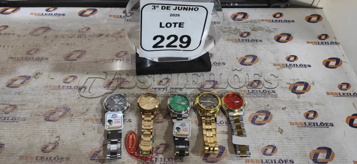 LOTE 229 - 05 RELÓGIOS DE PULSO. (NO ESTADO) ATENÇÃO! FAZER A VISITAÇÃO ANTES DE ARREMATAR, NÃO SABEMOS SE FUNCIONA, LEILÃO NÃO TEM GARANTIA E NEM DEVOLUÇÃO, SUJEITO A POSSÍVEIS AVARIAS VISÍVEIS/OCULTAS E/OU AUSÊNCIA DE COMPONENTES.