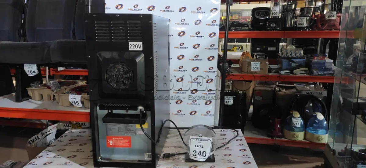 LOTE 340 - 01 ADEGA DE VINHOS MODELO PH12E 220V MARCA PHILCO. (NO ESTADO) ATENÇÃO! FAZER A VISITAÇÃO ANTES DE ARREMATAR, NÃO SABEMOS SE FUNCIONA, LEILÃO NÃO TEM GARANTIA E NEM DEVOLUÇÃO, SUJEITO A POSSÍVEIS AVARIAS VISÍVEIS/OCULTAS E/OU AUSÊNCIA DE COMPONENTES.