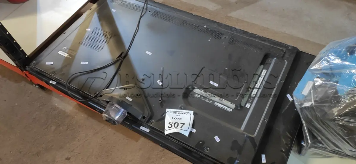 LOTE 307 - 01 TV 42’’ MARCA AOC E 01 TV 50’’ MARCA SAMSUNG PARA RETIRADA DE PEÇAS. (NO ESTADO) ATENÇÃO! FAZER A VISITAÇÃO ANTES DE ARREMATAR, NÃO SABEMOS SE FUNCIONA, LEILÃO NÃO TEM GARANTIA E NEM DEVOLUÇÃO, SUJEITO A POSSÍVEIS AVARIAS VISÍVEIS/OCULTAS E/OU AUSÊNCIA DE COMPONENTES.