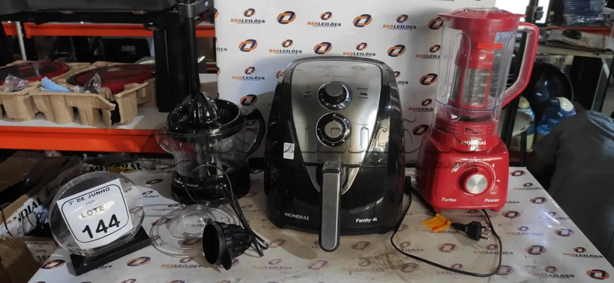 LOTE 144 - 01 AIR FRYER 4L, 01 ESPREMEDOR DE FRUTAS E 01 LIQUIDIFICADOR 220V MARCA MONDIAL. (NO ESTADO) ATENÇÃO! FAZER A VISITAÇÃO ANTES DE ARREMATAR, NÃO SABEMOS SE FUNCIONA, LEILÃO NÃO TEM GARANTIA E NEM DEVOLUÇÃO, SUJEITO A POSSÍVEIS AVARIAS VISÍVEIS/OCULTAS E/OU AUSÊNCIA DE COMPONENTES.