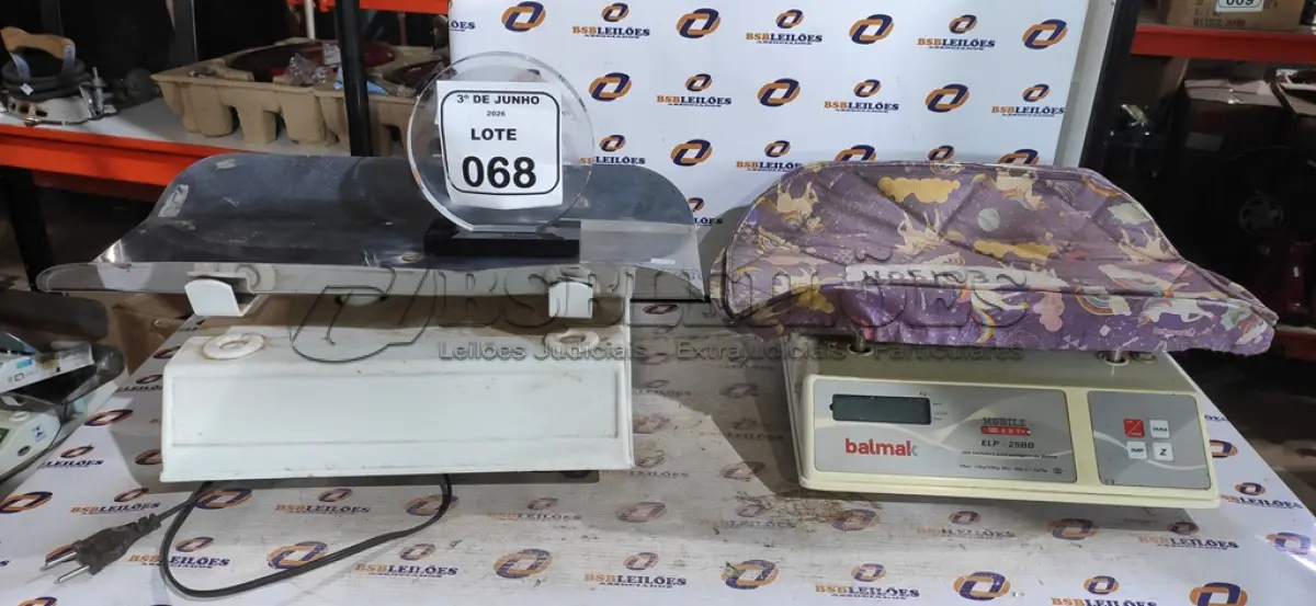 LOTE 068 - 02 BALANÇAS PEDIÁTRICAS MODELO DIVERSOS. (NO ESTADO) ATENÇÃO! FAZER A VISITAÇÃO ANTES DE ARREMATAR, NÃO SABEMOS SE FUNCIONA, LEILÃO NÃO TEM GARANTIA E NEM DEVOLUÇÃO, SUJEITO A POSSÍVEIS AVARIAS VISÍVEIS/OCULTAS E/OU AUSÊNCIA DE COMPONENTES.