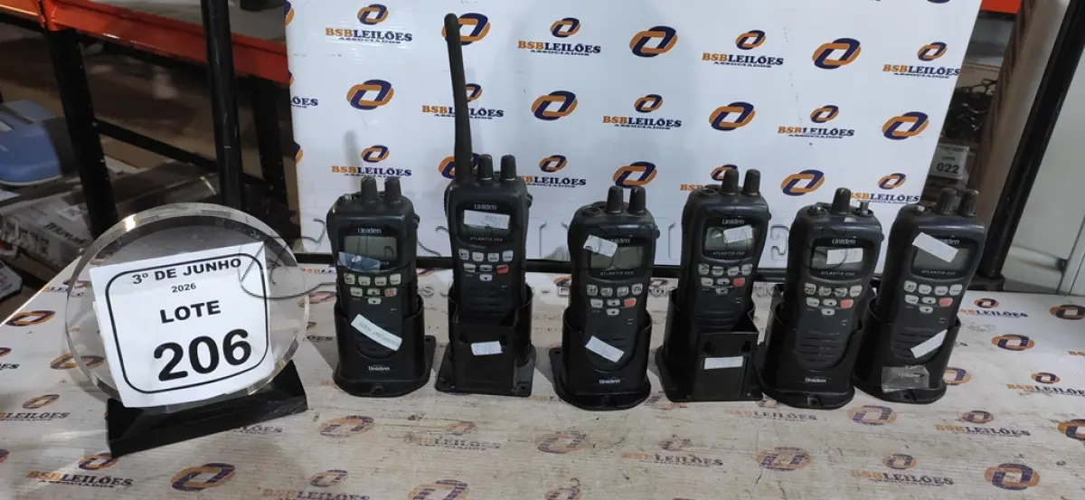 LOTE 206 - 06 RÁDIOS COMUNICADORES MODELO ATLANTIS 250 MARCA UNIDEN COM BASE DE CARREGADOR. (NO ESTADO) ATENÇÃO! FAZER A VISITAÇÃO ANTES DE ARREMATAR, NÃO SABEMOS SE FUNCIONA, LEILÃO NÃO TEM GARANTIA E NEM DEVOLUÇÃO, SUJEITO A POSSÍVEIS AVARIAS VISÍVEIS/OCULTAS E/OU AUSÊNCIA DE COMPONENTES.