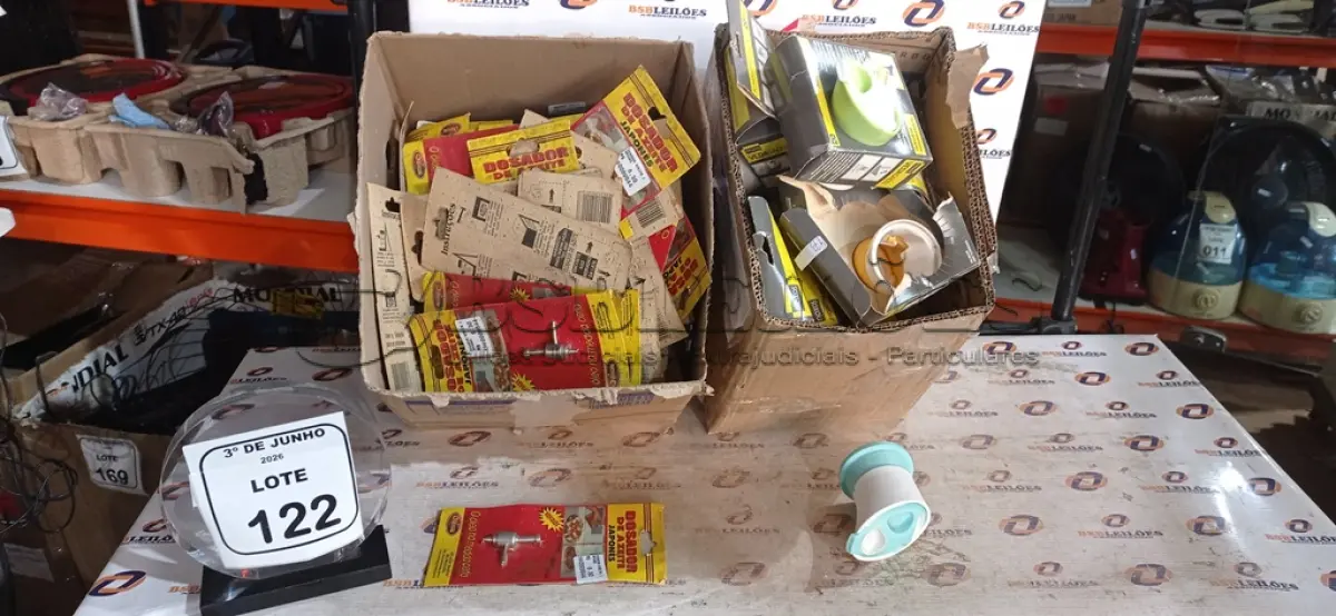 LOTE 122 - 01 LOTE COM GRANDE QUANTIDADE DE DOSADORES DE AZEITE E VEDAS SACOS. (NO ESTADO) ATENÇÃO! FAZER A VISITAÇÃO ANTES DE ARREMATAR, NÃO SABEMOS SE FUNCIONA, LEILÃO NÃO TEM GARANTIA E NEM DEVOLUÇÃO, SUJEITO A POSSÍVEIS AVARIAS VISÍVEIS/OCULTAS E/OU AUSÊNCIA DE COMPONENTES.