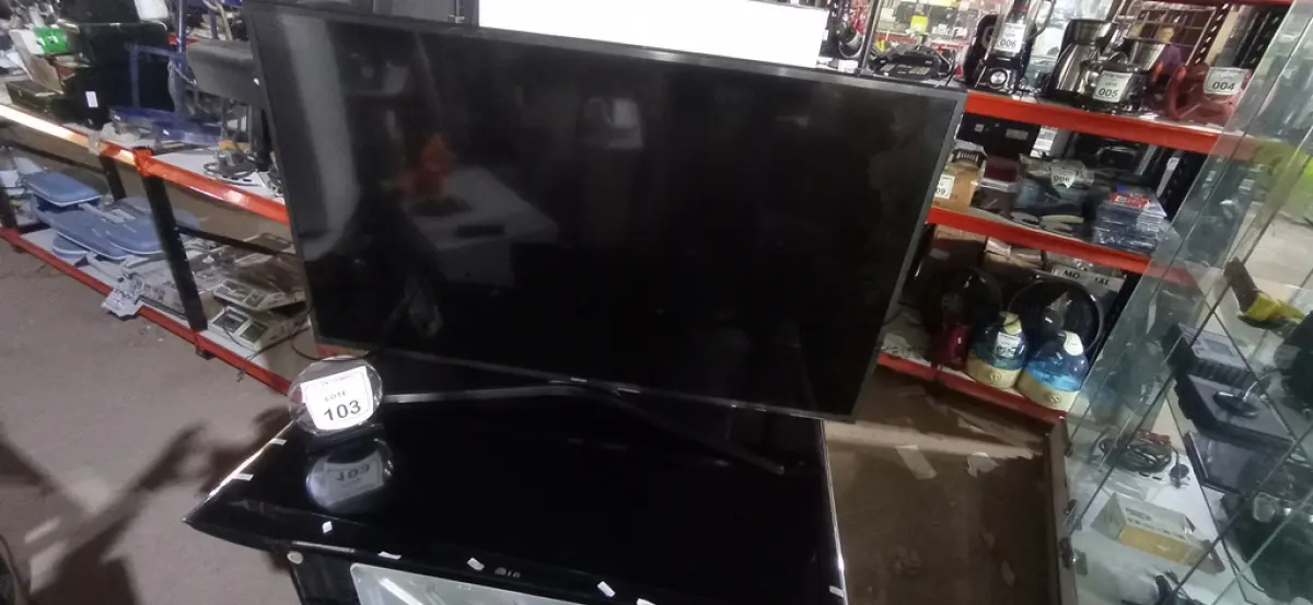 LOTE 103 - 01 TV 47’’ MARCA SAMSUNG E 01 TV 42’’ MARCA LG PARA RETIRADA DE PEÇAS. (NO ESTADO) ATENÇÃO! FAZER A VISITAÇÃO ANTES DE ARREMATAR, NÃO SABEMOS SE FUNCIONA, LEILÃO NÃO TEM GARANTIA E NEM DEVOLUÇÃO, SUJEITO A POSSÍVEIS AVARIAS VISÍVEIS/OCULTAS E/OU AUSÊNCIA DE COMPONENTES.