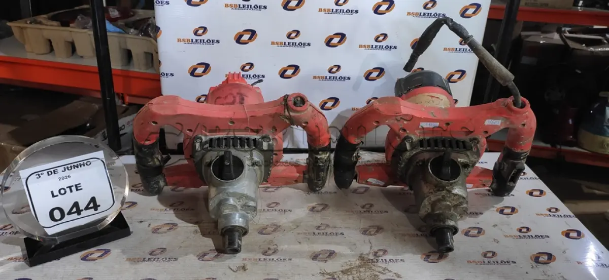 LOTE 044 - 02 MISTURADORES ELÉTRICOS INCOMPLETOS. (NO ESTADO) ATENÇÃO! FAZER A VISITAÇÃO ANTES DE ARREMATAR, NÃO SABEMOS SE FUNCIONA, LEILÃO NÃO TEM GARANTIA E NEM DEVOLUÇÃO, SUJEITO A POSSÍVEIS AVARIAS VISÍVEIS/OCULTAS E/OU AUSÊNCIA DE COMPONENTES.